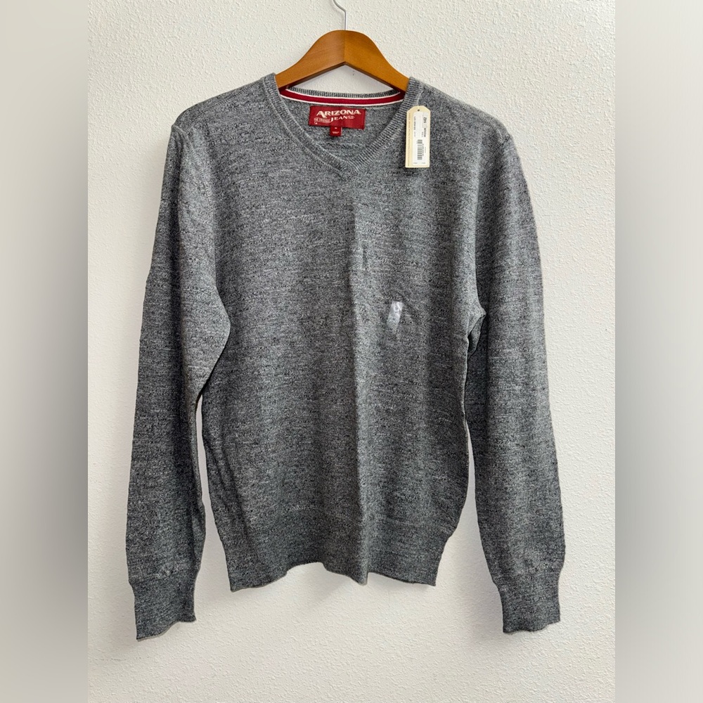 NWT Arizona, Gray/White, V-Neck Sweater. Medium
